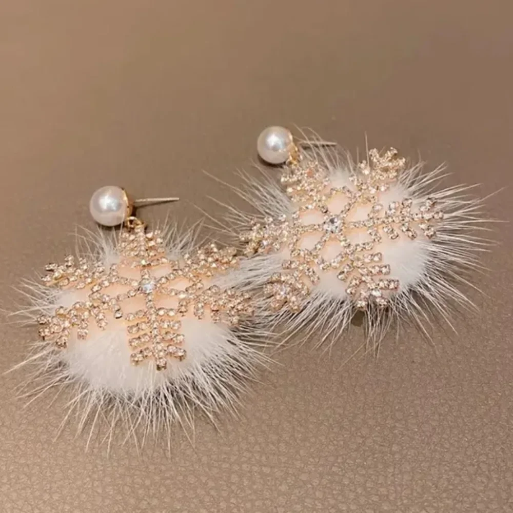 New Christmas Earring Temperament Advanced Atmosphere Suitable for Round Face Zircon Pearl Exaggerated Snowflake Earrings