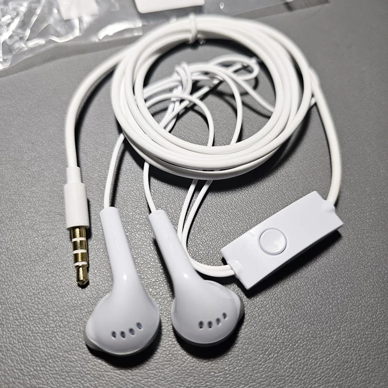 Universal 3.5MM In-Ear Wired Earphones with Mic