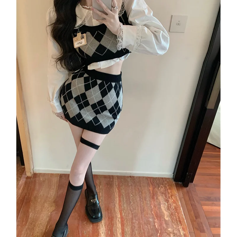 

Women Clothing Simplicity Shirt College Style Retro Checked Suspender Top Slim Style Knitted Hot Girls Hip Skirt Three-piece Set