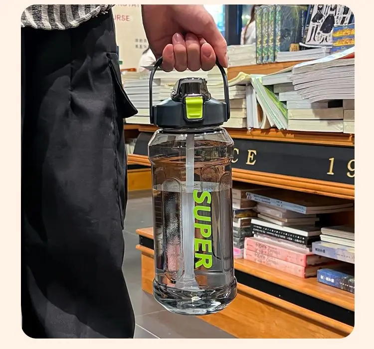 2000 ml Sport-Strohhalmbecher mit großem Fassungsvermögen, auslaufsichere Kunststoff-Sportwasserflasche mit Griff, abgestufte, schlagfeste Flaschen – Detail 5