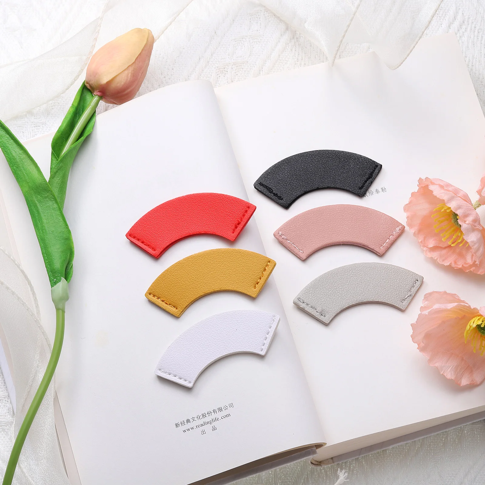 6/12/18Pcs Leather Bookmarks Corner Bookmarks Page Markers Mini-portable Gift Heart Bookmark Page Folder Corner Protective Cover