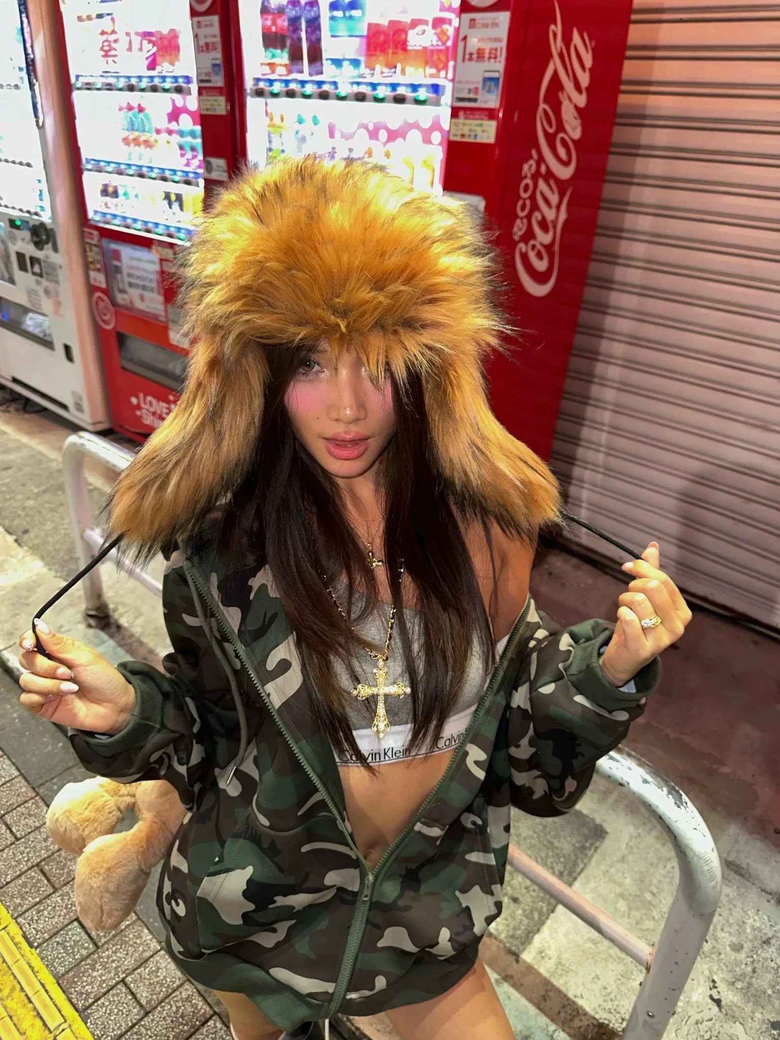 Mode Flauschige Beliebte Russische Weibliche Runde Kappe Faux Pelz Hüte Winter Hüte Für Frauen Faux Waschbären Pelz Mützen Faux Fox Bomber Hut – Detail 7
