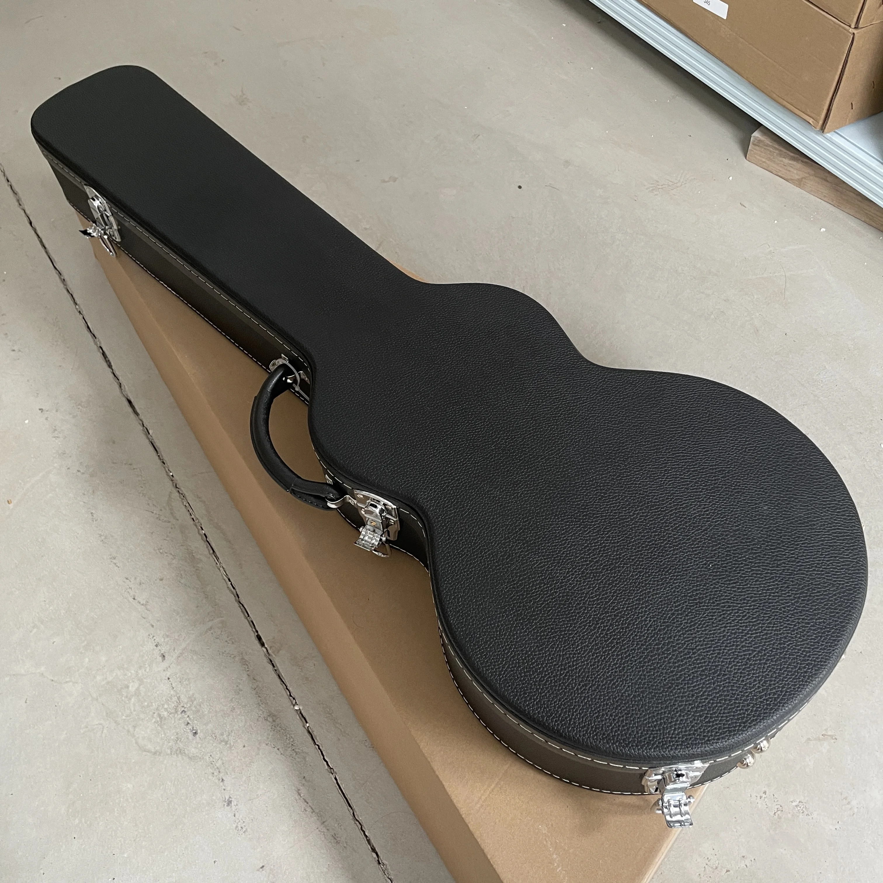 Customized guitar, red, high gloss, edge treatment, custom