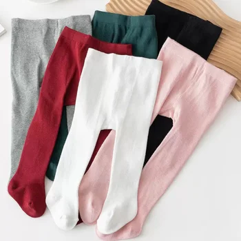 Un paio di leggings per bambini a gamba intera sono adatti a ragazzi e ragazze dai 0 ai 4 anni in cinque colori