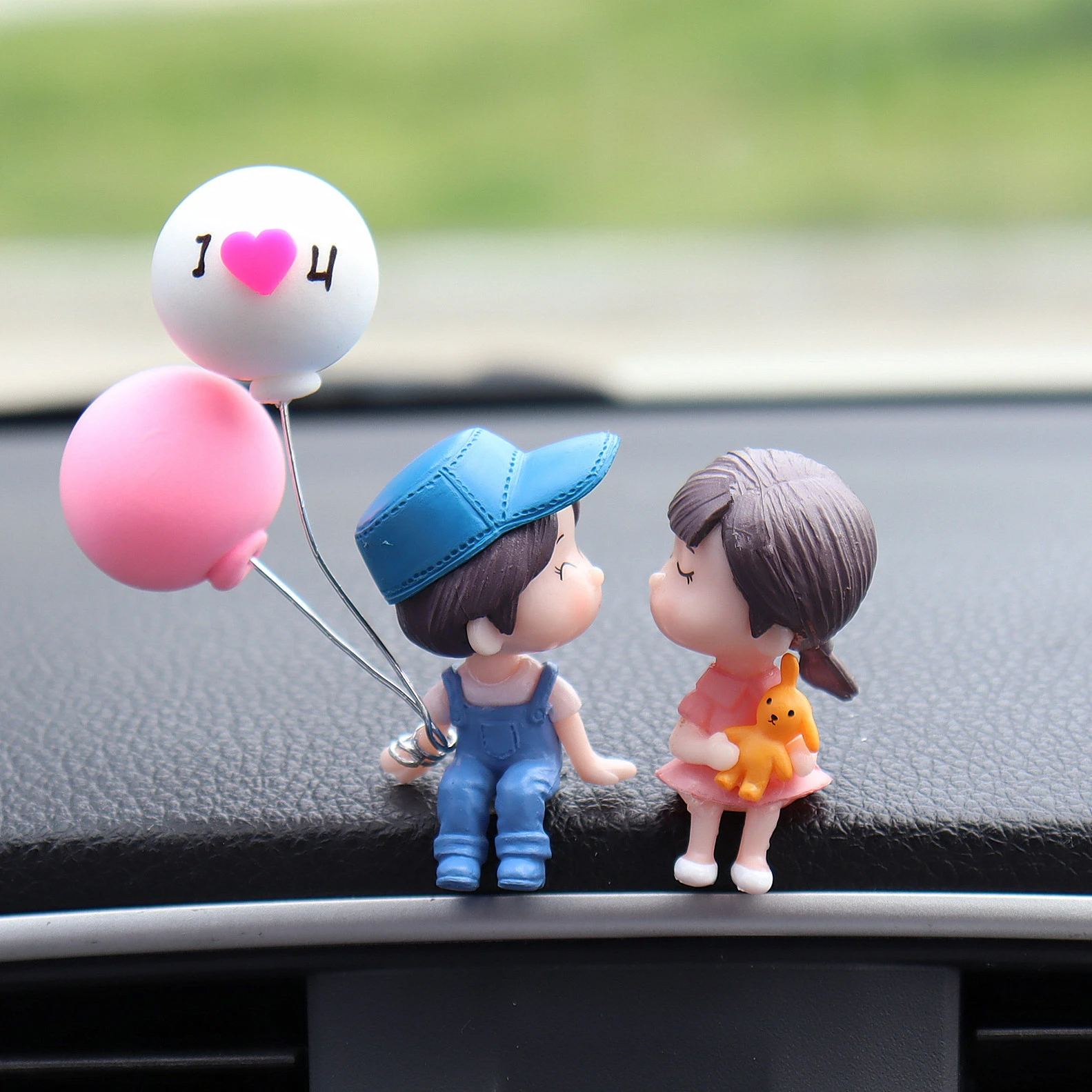 Car Ornaments Cute Cartoon Couple Action Figures Ornaments Balloon Ornaments Car Interior Instrument Panel Accessories Gifts miniature people figurines