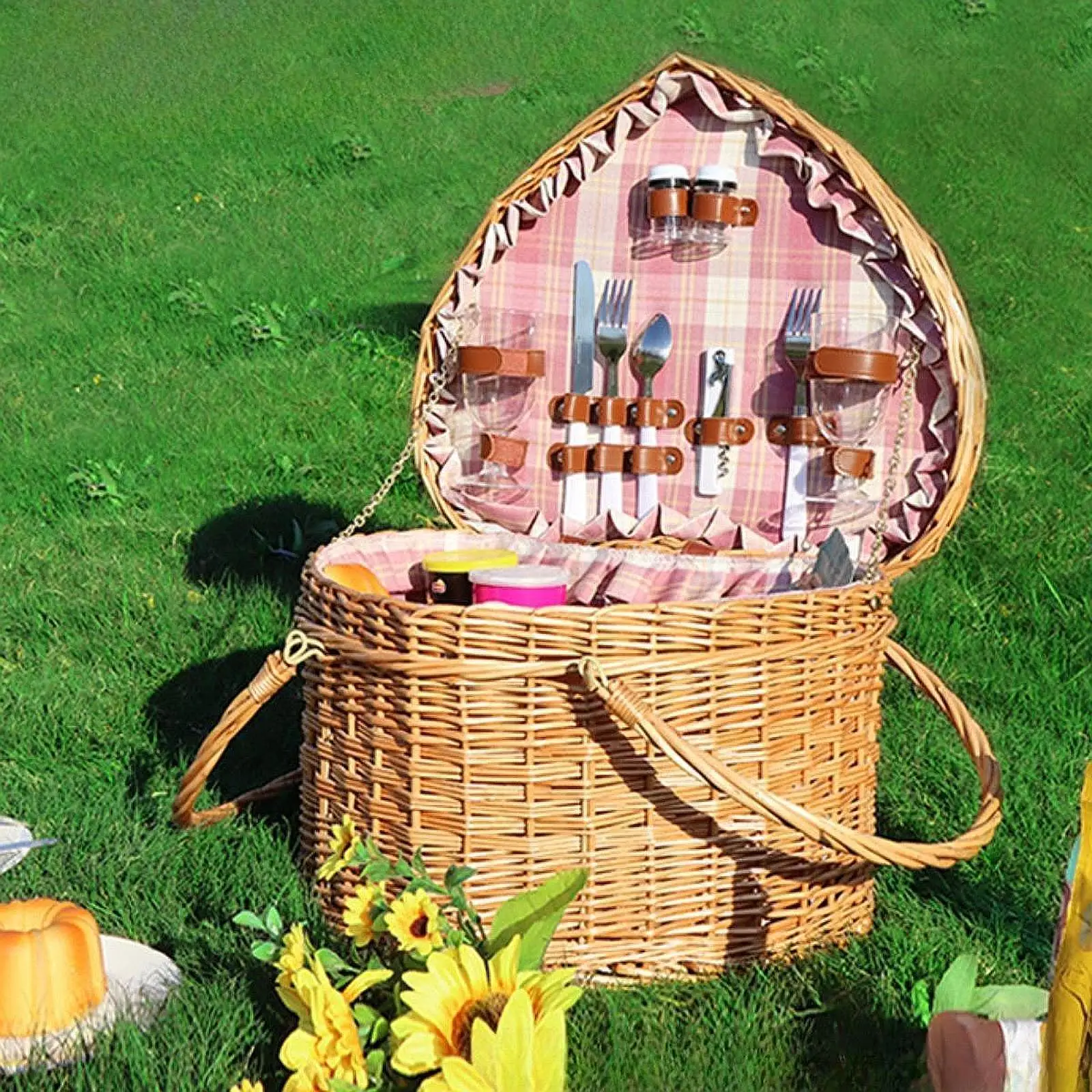 Picnic Basket with Lid Heart Shape Desktop Organizer Sturdy Storage Basket with Handles for Outdoor Barbecue BBQ Camping Candy