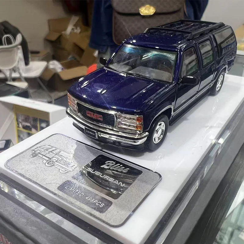 새로운 1:64 블리스 GMC-서버번 GMT400-쉐보레 2026 HEC 전시 시뮬레이션 합금 미니어처 다이캐스팅 자동차 모델 커스텀 장난감 선물