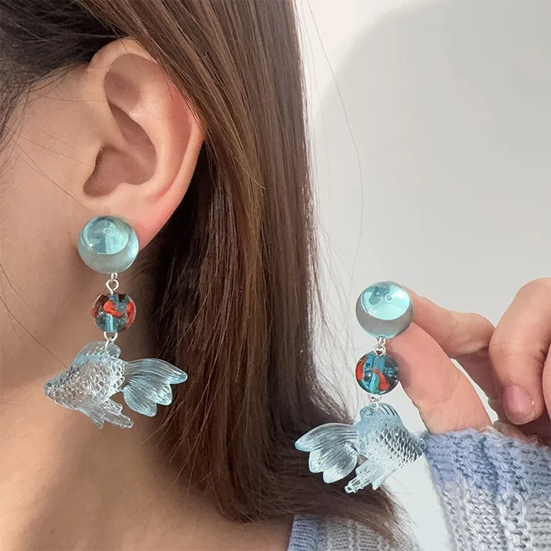 독특한 금붕어 디자인 레진 귀걸이 귀여운 금붕어 귀걸이 스테이트먼트 주얼리 독창적인 유리 공 잉어 귀걸이 도매