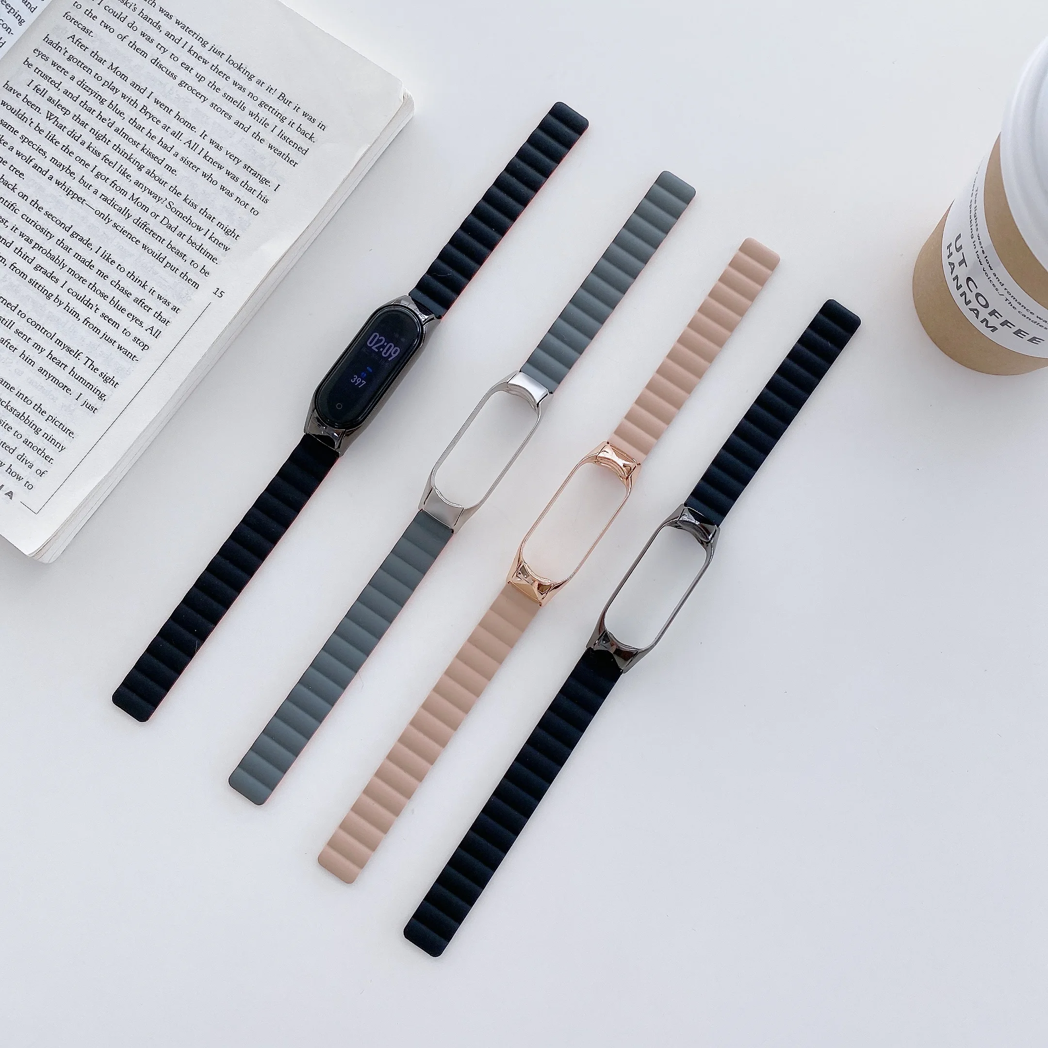 

Silicone strap with magnetic buckle for Xiaomi Mi band 7 6 5 Comfortable replacement strap accessories for Xiaomi Mi band 4 band