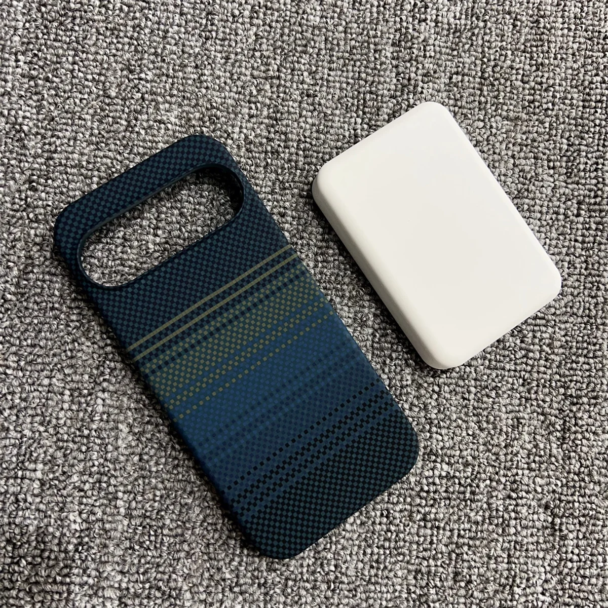 Slim Frameless Carbon Fiber Pattern Phone Case with Magsafe Compatibility and Shockproof Design