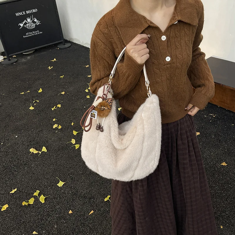 حقيبة كتف نسائية فروي سعة كبيرة