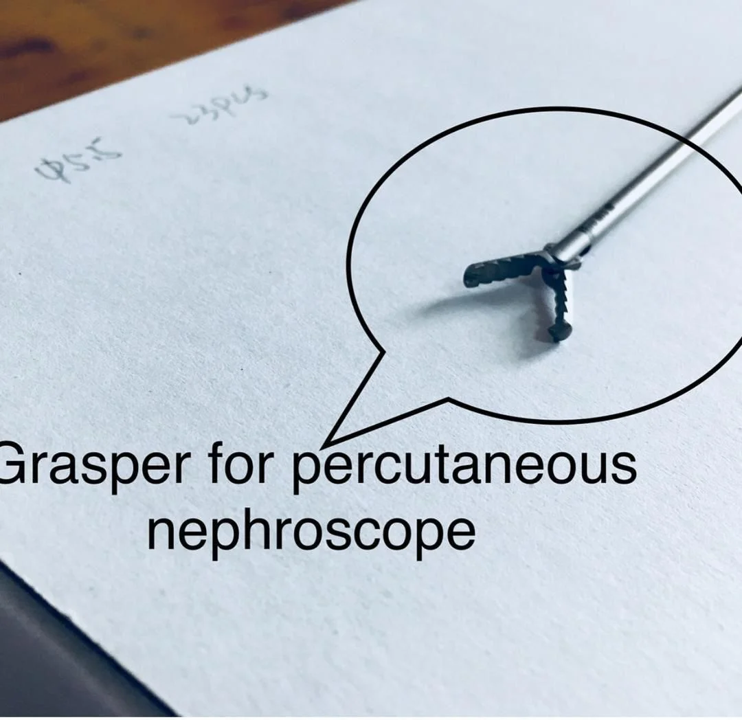 Colocação segura de pinos percutâneos em fraturas subcapitais do quinto  metacarpo: um estudo anatômico, image size:1080x1048