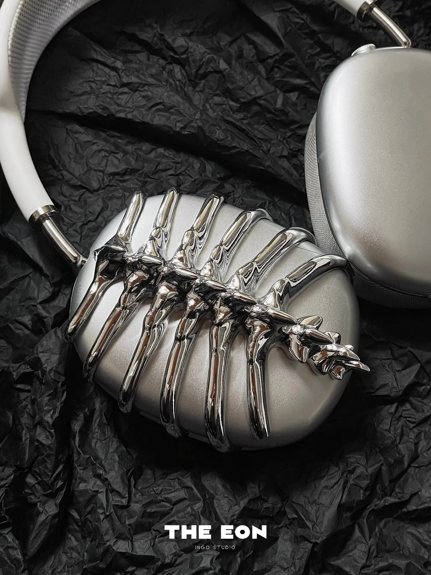【送料関税込】THE EON airpods max case Skeleton Spike 送料関税込】THE EON airpods max case Skeleton Spike