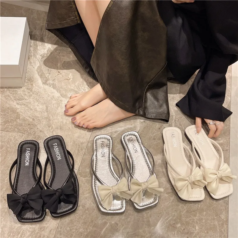

New Luxury Crystal Thongs Shoes Flats Summer Flip Flops For Girls Outdoor Simple Leisure Slippers In Gold Silver