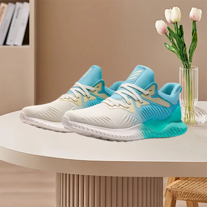 casual and fashionable sports shoes, breathable and comfortable. The upper part is made of mesh material, simple