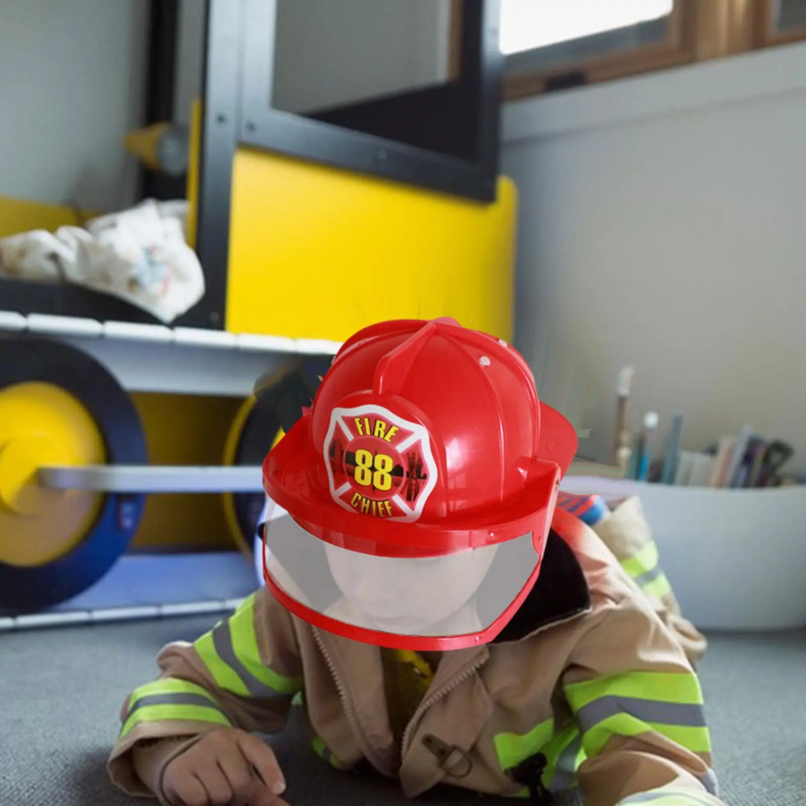 Brandweerman Met Toestel Voor Het Ademhalen Van Luchtcilinders En Een Drukbar Hooligan Volledige Carrosserie Jonge Glimlachende Image263555062