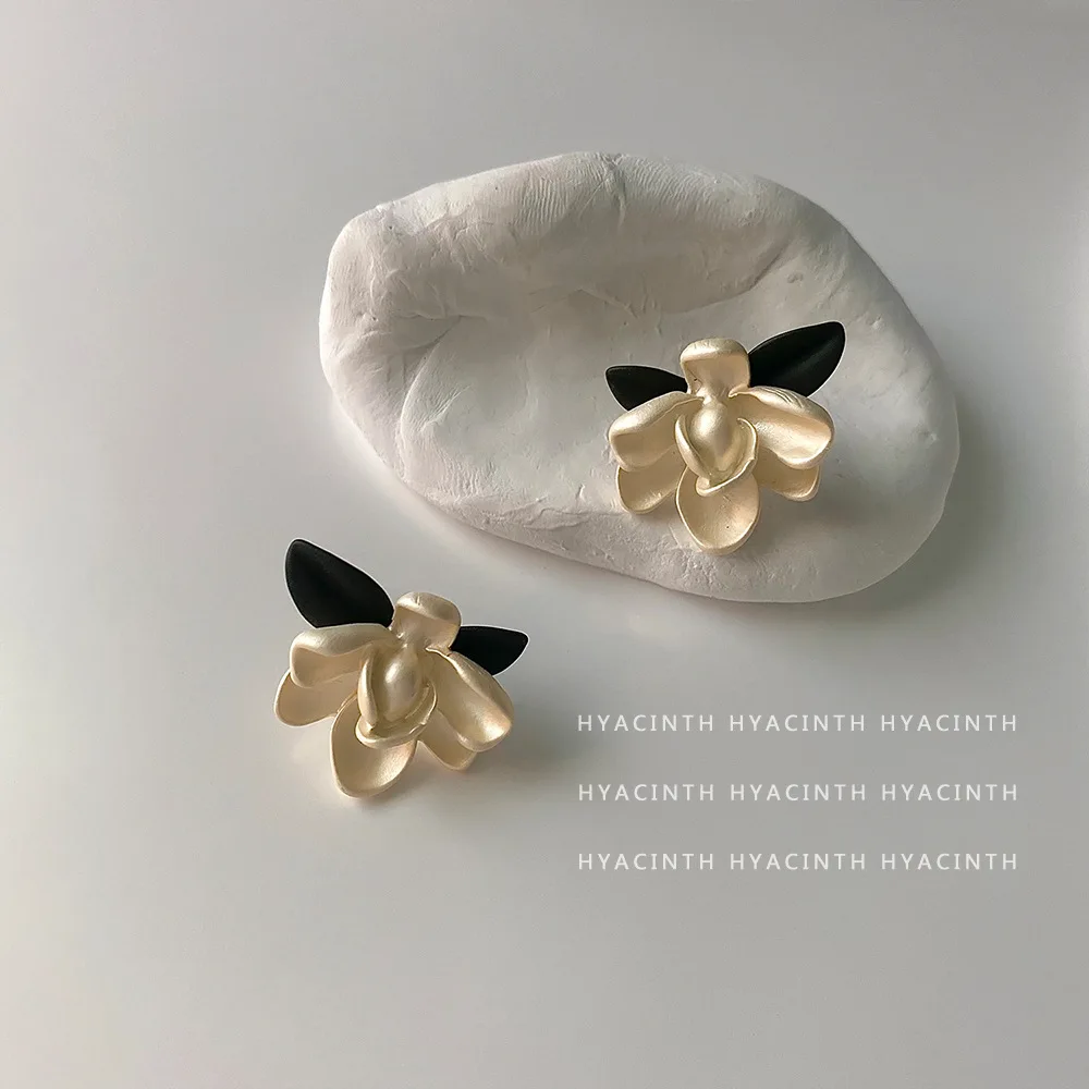 Orecchini A Bottone Alla Moda In Stile Ins Con Fiore Di Zinnia Dipinto A Spruzzo, Perfetto Per Ogni Occasione Stile Semplice Ma Elegante