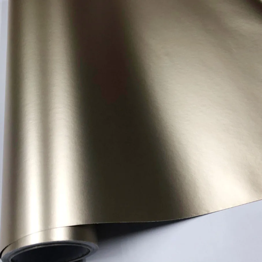 

Матовая хромированная виниловая пленка цвета шампанского золотого цвета с воздушными пузырями