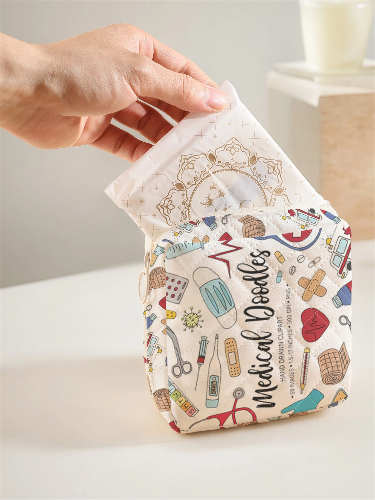 1 portable sanitary napkin storage bag, made of cartoon pattern and diamond mesh material, lightweight women's tissue bag