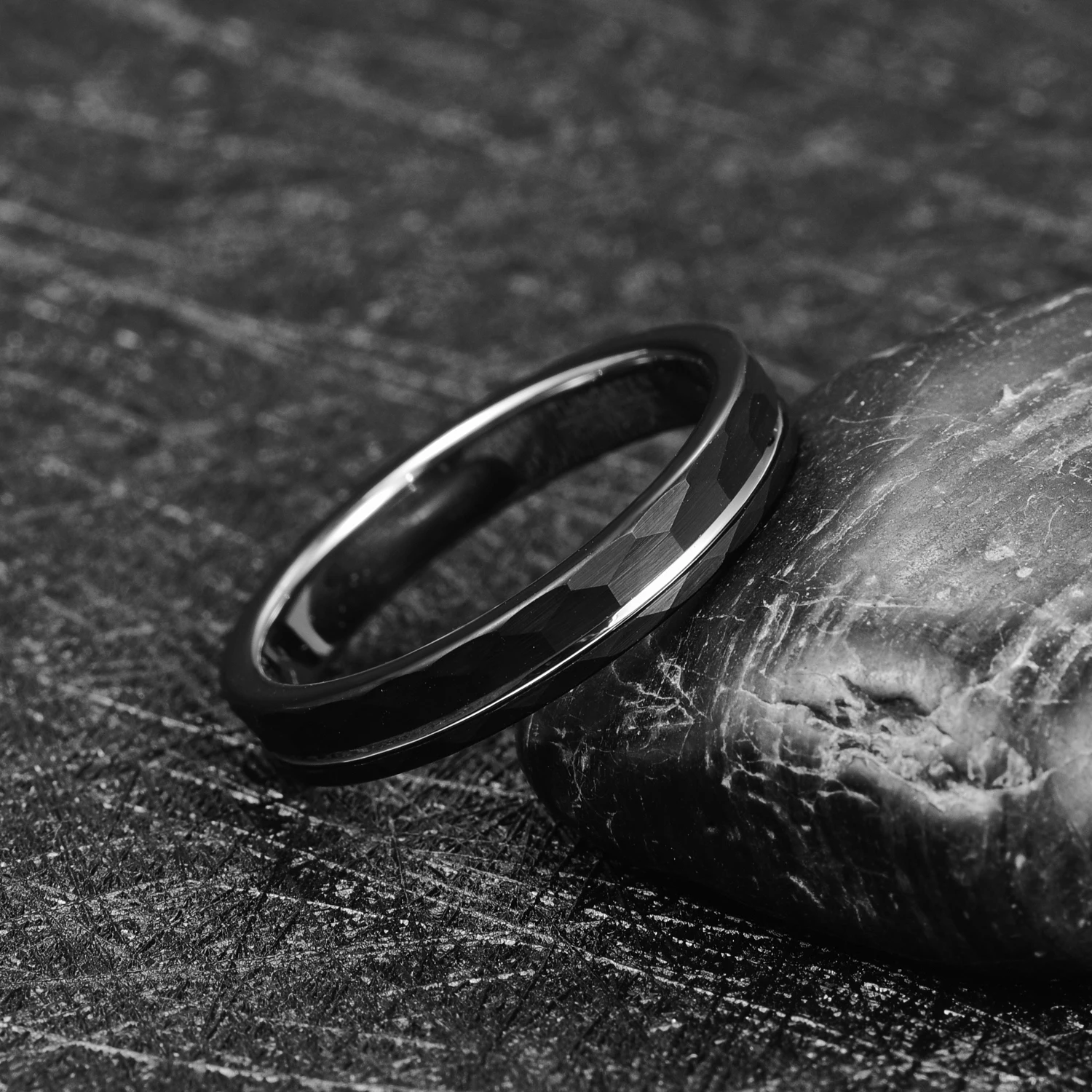 BONLAVIE 4mm Tungsten Carbide Ring Hammered Finish Grooved Black Wedding Band for Men Women Comfort Fit Rings Engagement Jewelry 3