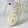 Summer New Men's Trendy Lightweight Outdoor Sandals Hole Hole Beach 48 Size Male Slippers Yeezy Slippers EVA Material Comfortabl