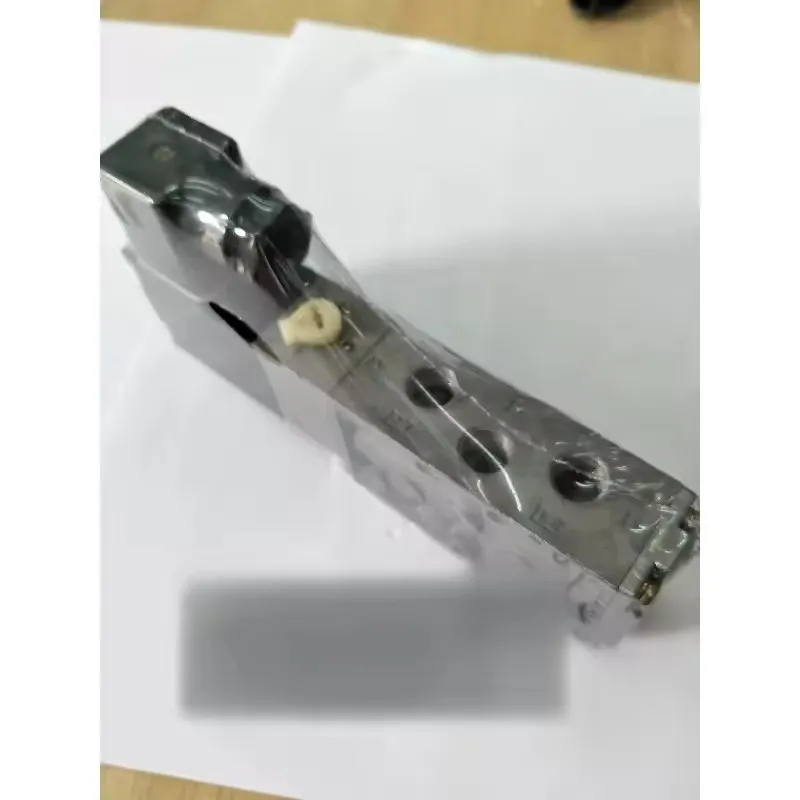부품은 현장 공급에 적합합니다. CKD 솔레노이드 밸브 4F210-08, 전압 AC110v, AC220V, DC24V