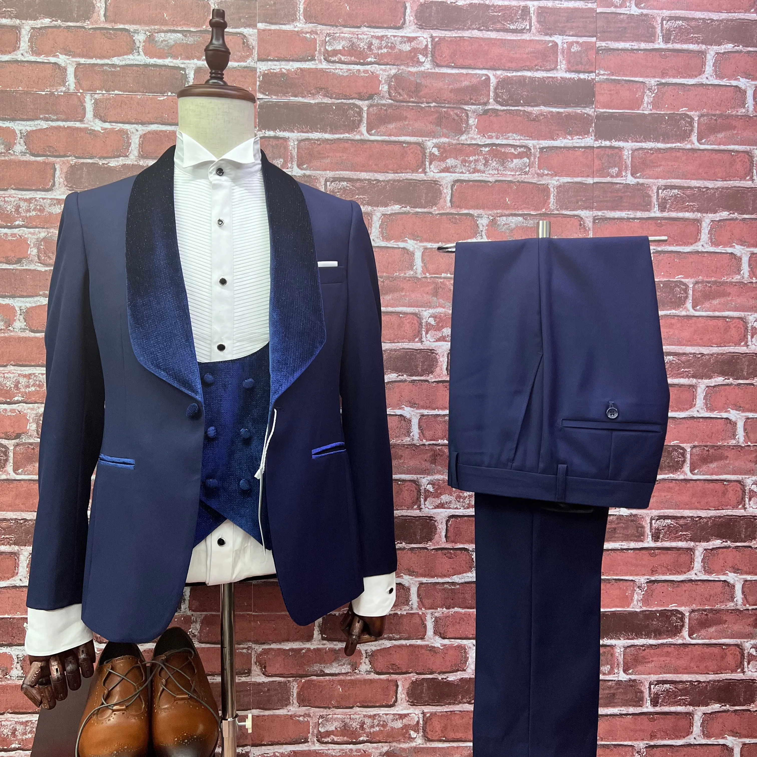 

C-D-G Latest Coat Design Men Suits Tailor-Made Tuxedo 3 Pieces Blazers Wedding Party Singer Groom Costume Homme Blue