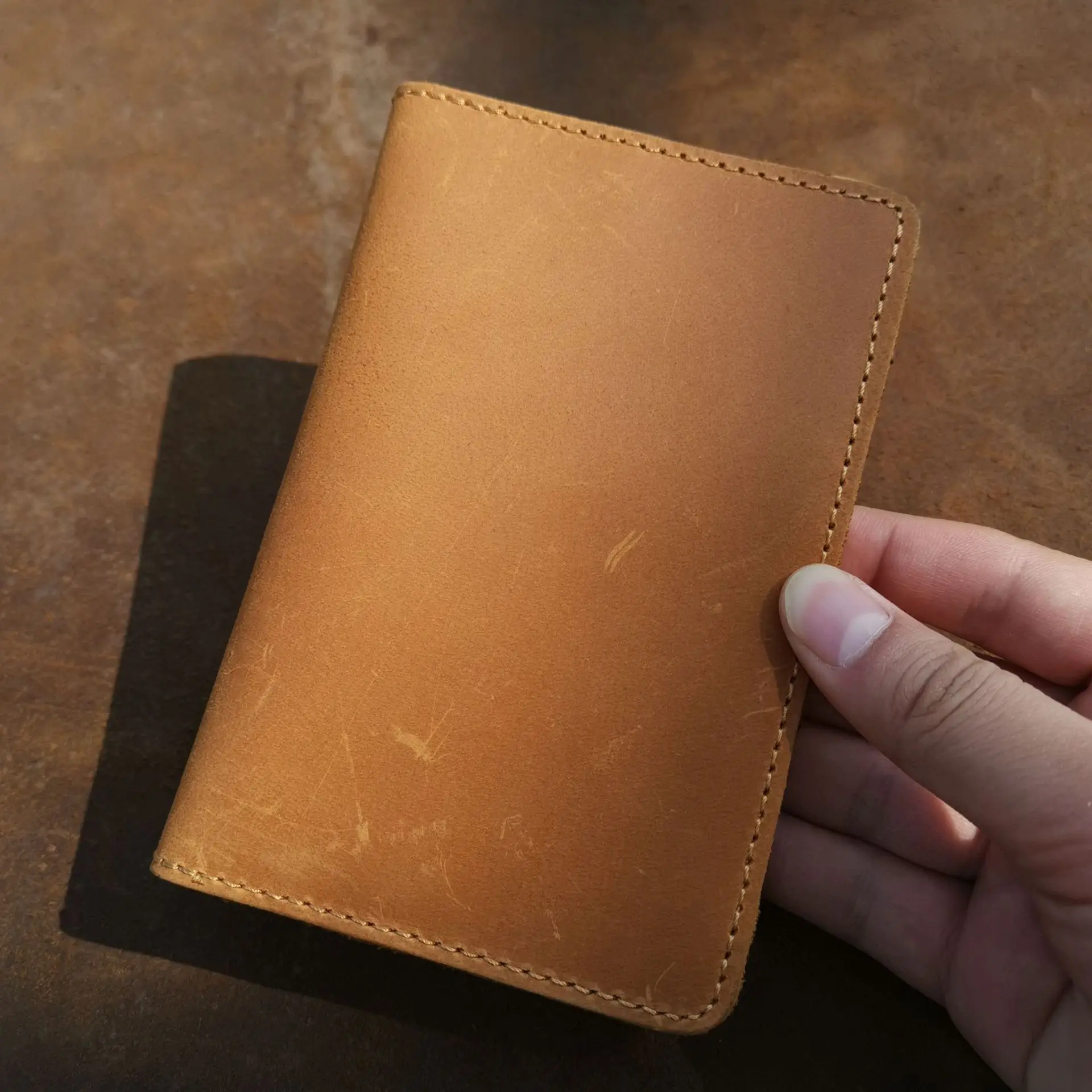 Vintage Crazy Horse Genuine Cowhide Leather Casual Women Men's Passport Cover Credit ID Card Holder Cash Case