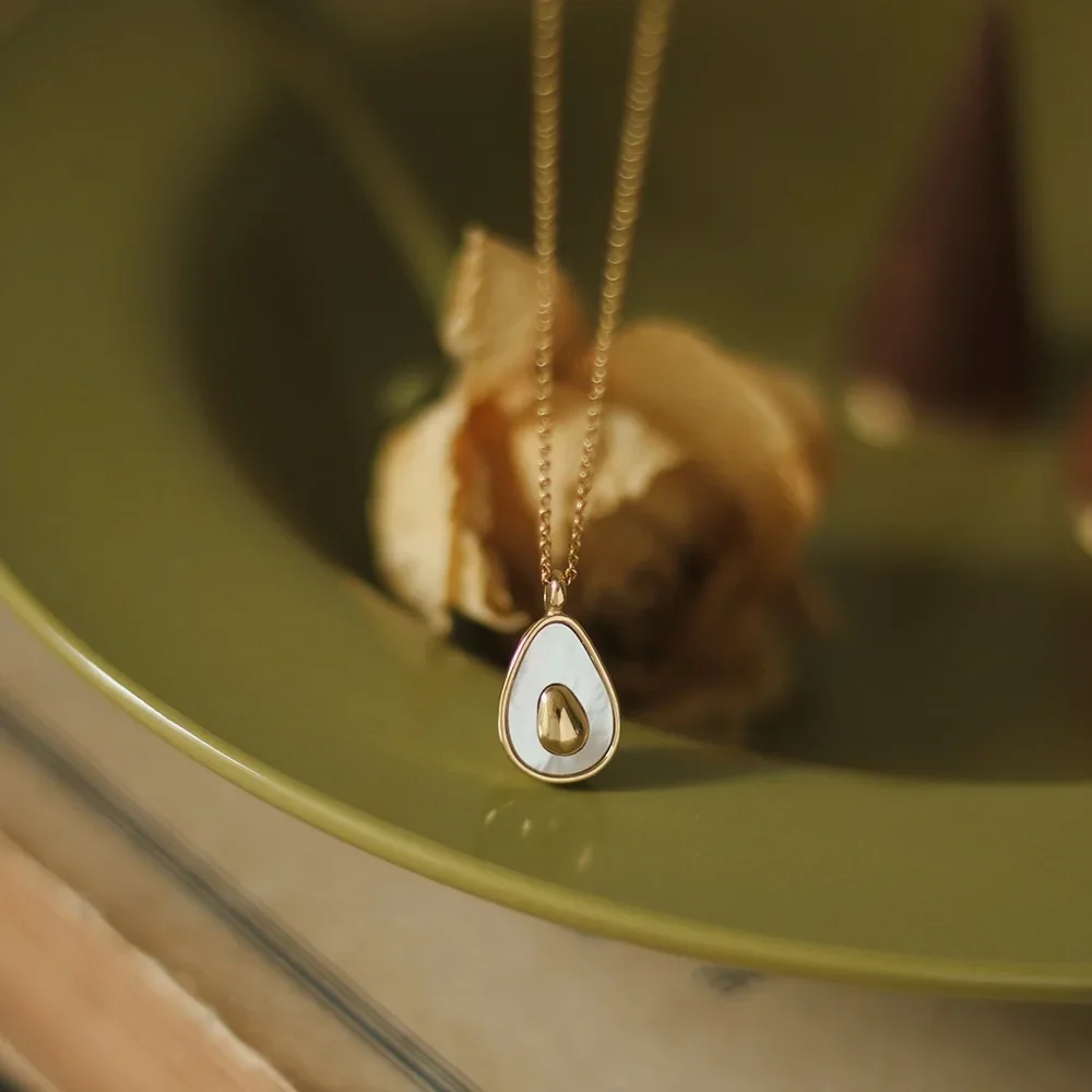 

Ожерелье RHYSONG с французскими белыми ракушками, авокадо, фруктами, неправильной формы, капля воды, цепочка до ключиц, эстетическое ожерелье, ювелирные изделия из нержавеющей стали