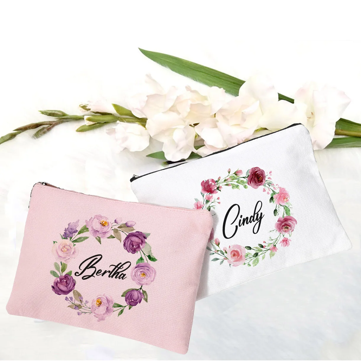 

Personalised Floral Wreath Name Makeup Bag Customized Gift for Mom Friend Sister Custom Cosmetic Organizer Bridesmaid Proposal