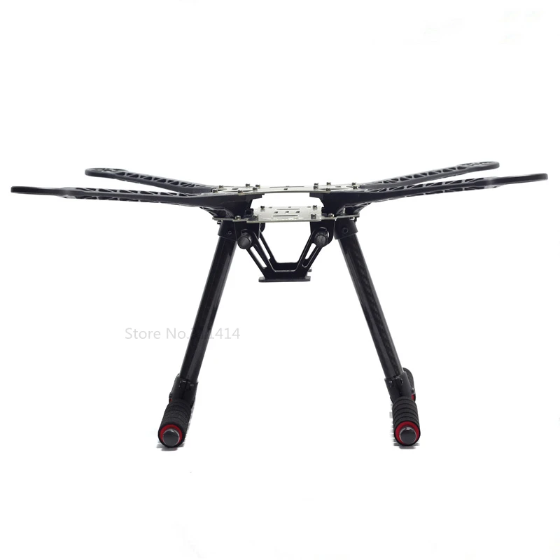 Gros plan sur l'extrémité d'un bras de drone en alliage avec vis et connecteurs, design précis pour drone.