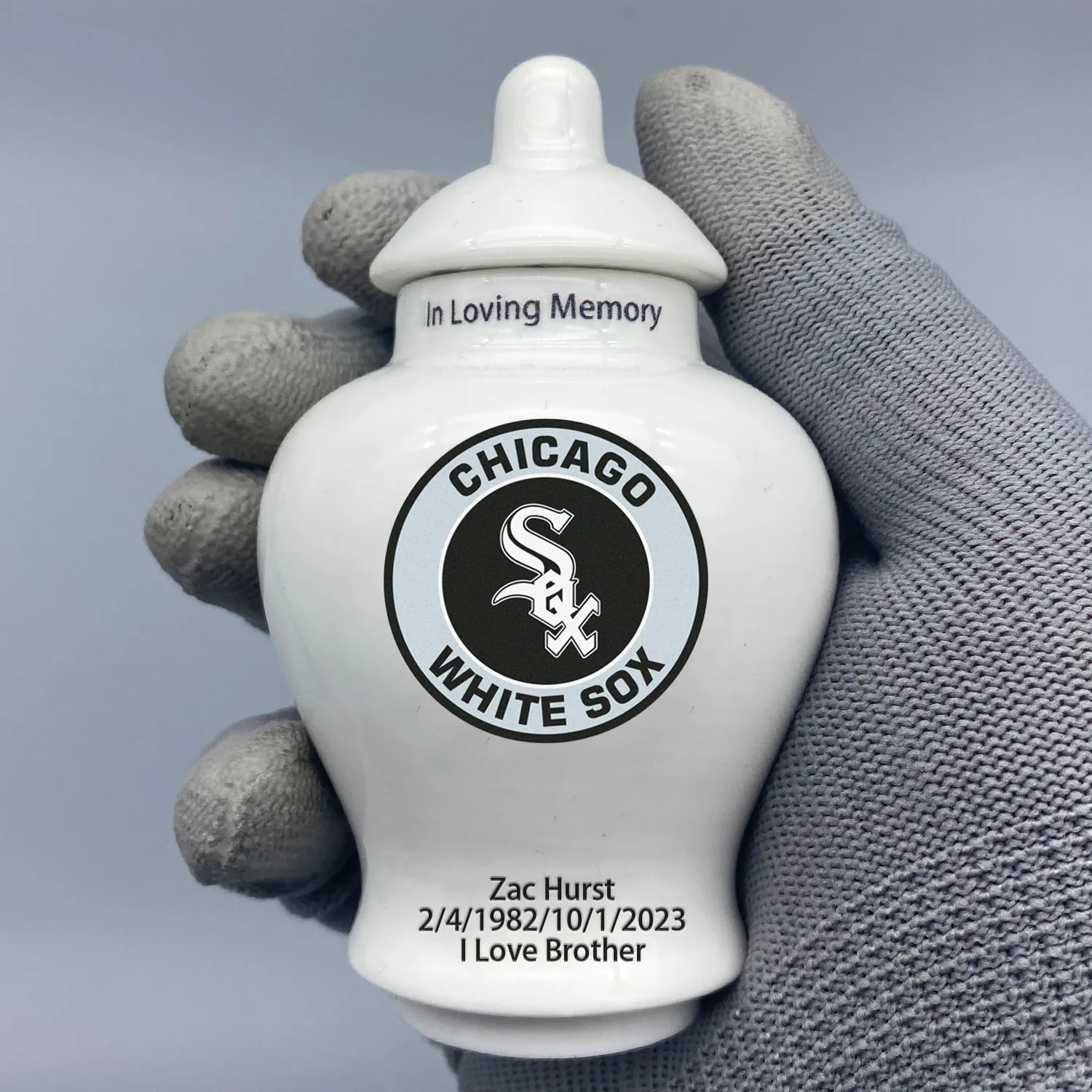 

Mini Urn for Chicago White Sox-themed Logo Custom Urn.Send me the name/date you want to appear on the urn by Remarks Message