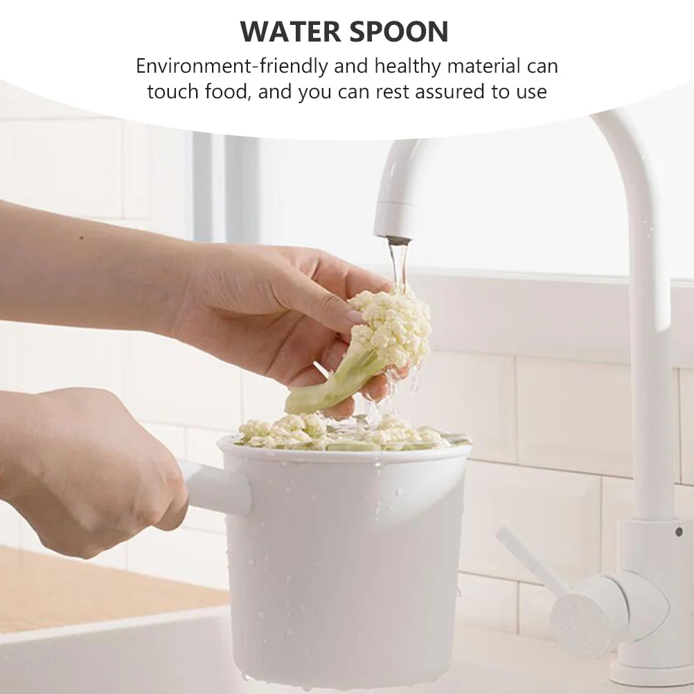 1Pc Plastic Water Ladle Practical Kitchen Long Handle Water Scoop (White) Spoon Bath Spoon Long Handle