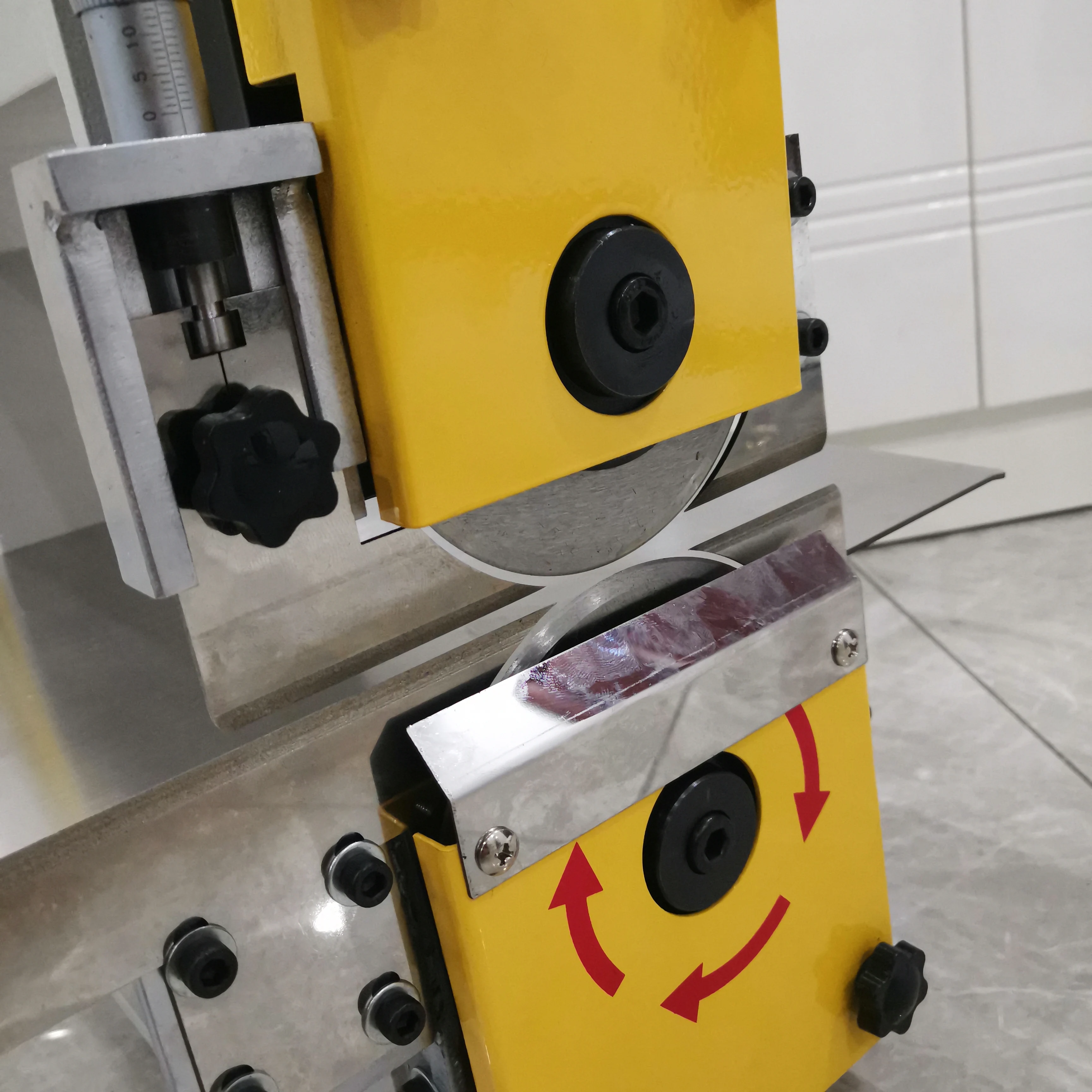 V-cut PCB Cutting Machine Groove Cutter Separator Machine for Pcb Separating 110V/220V detail image 3