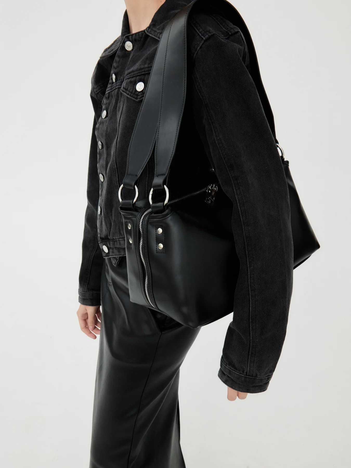 

Zone Mu Dark Locomotive minimalist wide shoulder strap Large capacity hand bill shoulder square bento bag