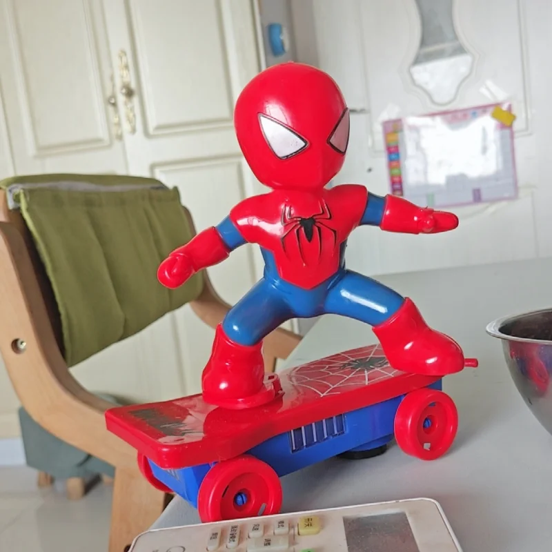 Hot The Avengers Spiderman Automatic Flip Rotation Skateboard Acusto-Optic Car Electric Music Stunt Scooters Toy Regalo Di Natale