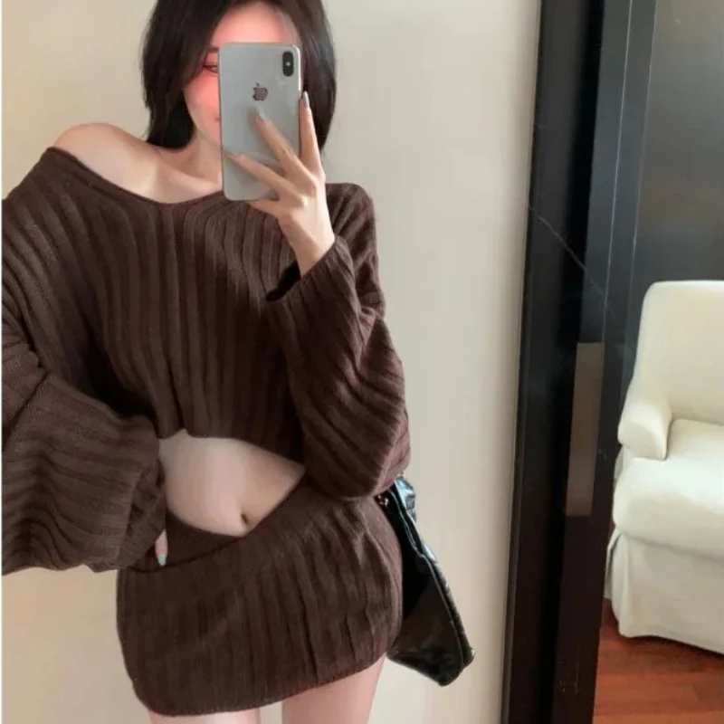 

2024 Spice Girl Short Sexy Top Skirt Set Women's Autumn Loose Bat Sleeve Knit Sweater+Cross Knit Hip Wrap Skirt Set