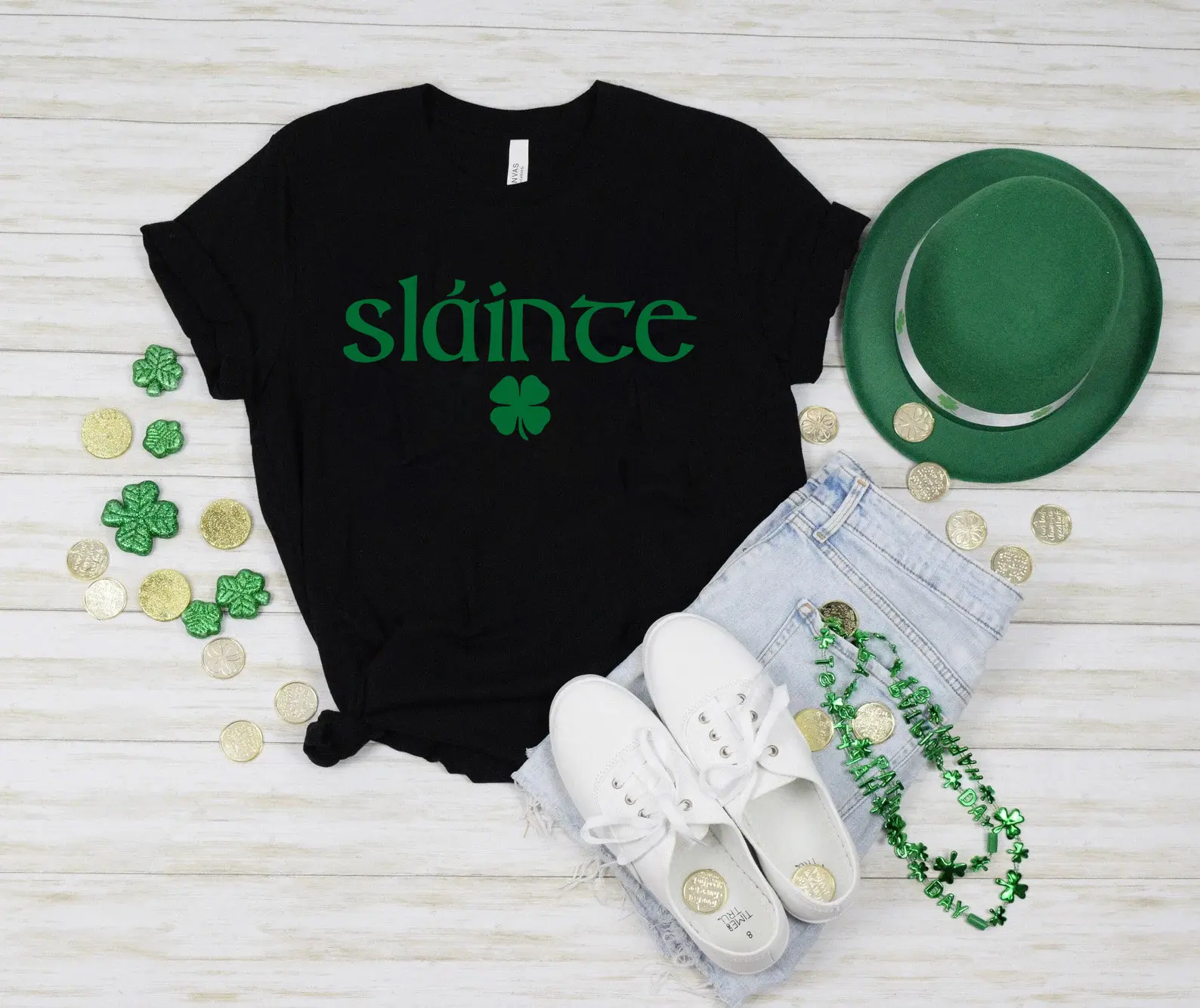

Slainte Female T-shirt Green Lucky Grass Pattern Women Shirt Voguish St. Patrick's Day Girl Tee Vintage Simple Women Holiday Tee
