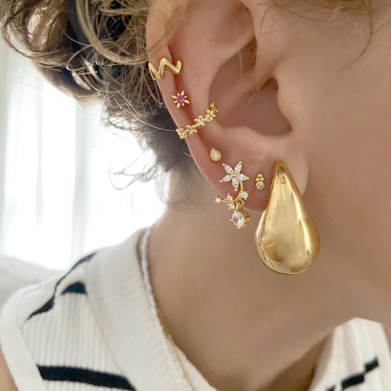 Рисунок 4 - Женские серьги-гвоздики с цветами