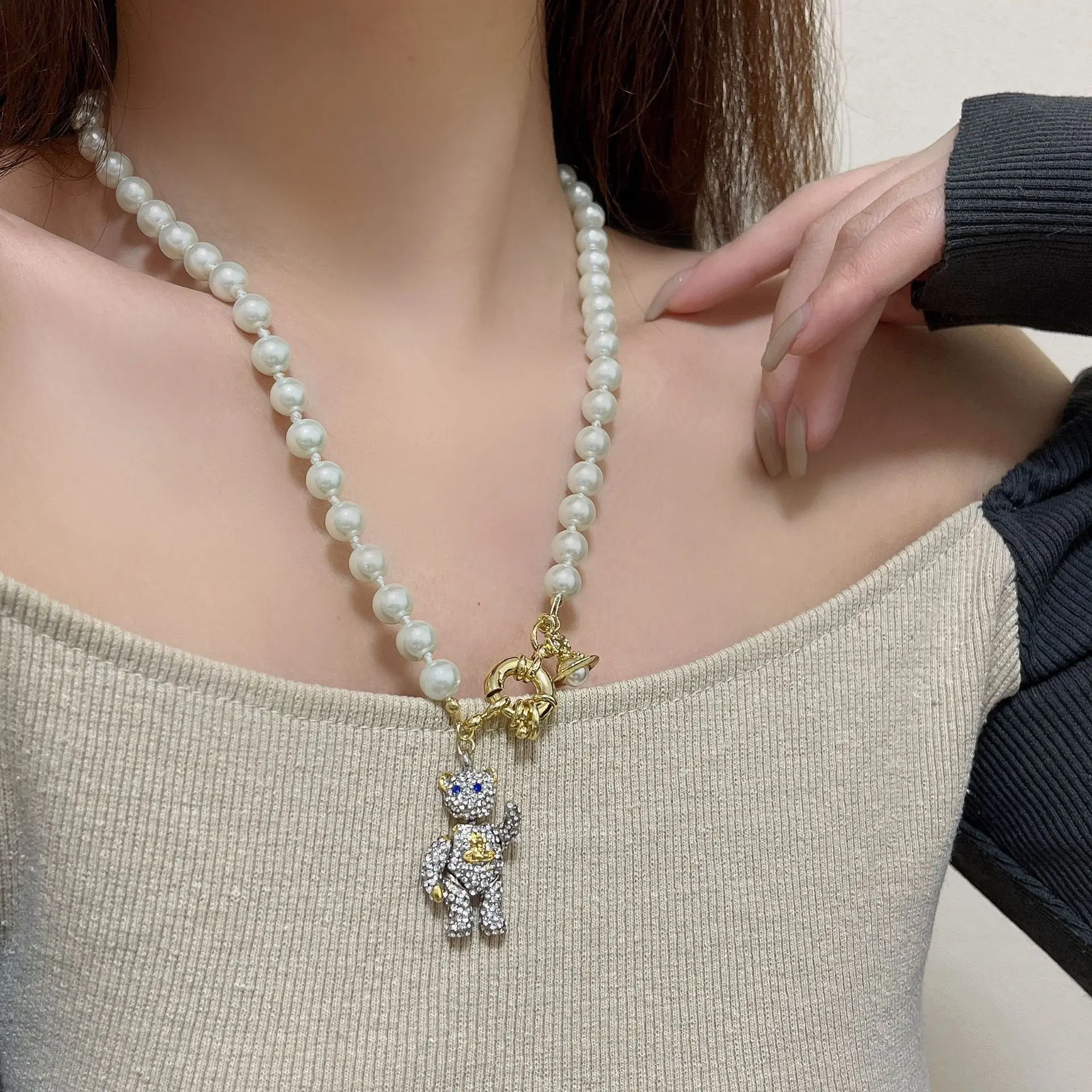 

Flash diamond small bear Saturn pearl necklace new advanced sense light luxury niche design collarbone chain femaleFree shipping