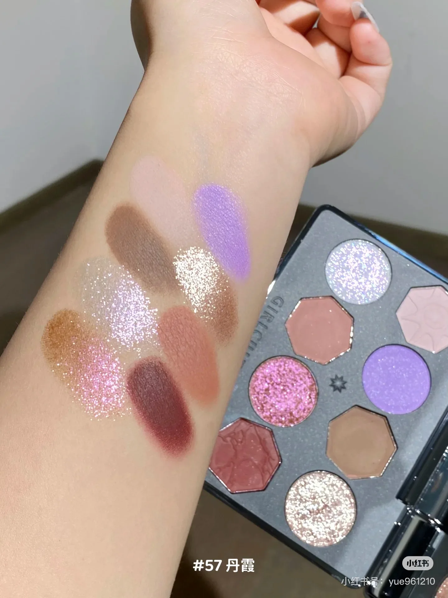 Girlcult Hmong Witch Series 8 Color Eyeshadow Tray Blue Smoky Eye Matte Pearl Chameleon Sparkle Sparkle for Halloween Fun Makeup 5