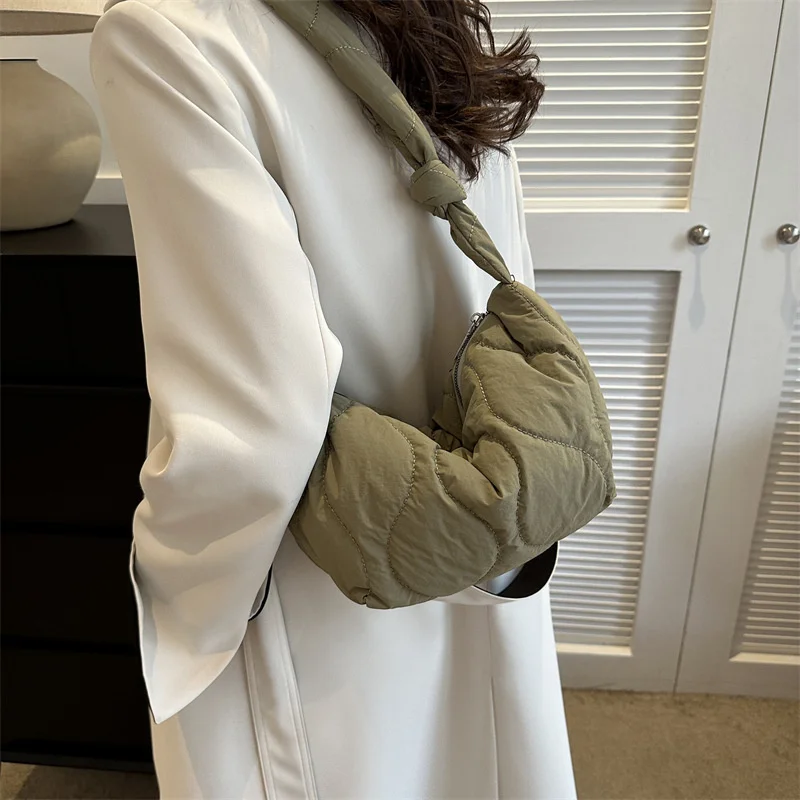 Female Puffer Shoulder Bag Trendy Soft Down Pillow Shopper Bag with Zipper Quilted Simple Crossbody Bag for Teenage Girls