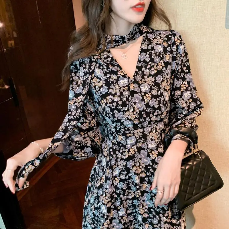 

Casual Dress Spring and Autumn Vintage Hepburn Style Black Fragmented Blossom Dress Closure Shows V-neck Chiffon Dress Women