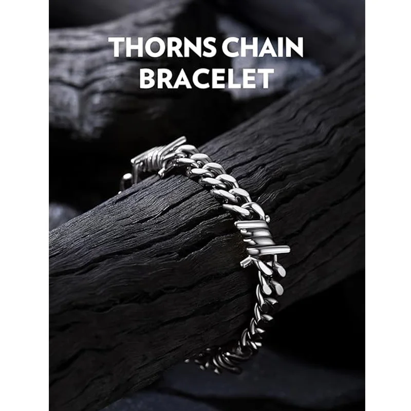 détail du bracelet avec éléments épineux