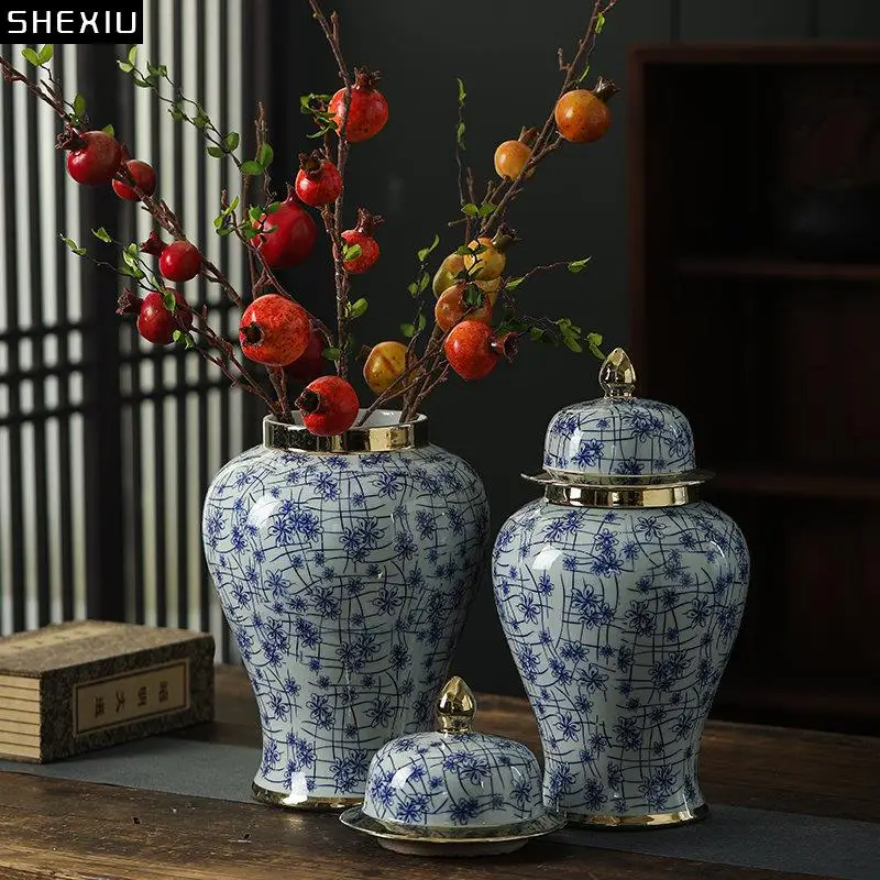 

Blue Flower Pattern Ginger Jar Tea Canister Candy Pots Blue and White Porcelain Storage Jar Desk Decoration Flower Arrangement
