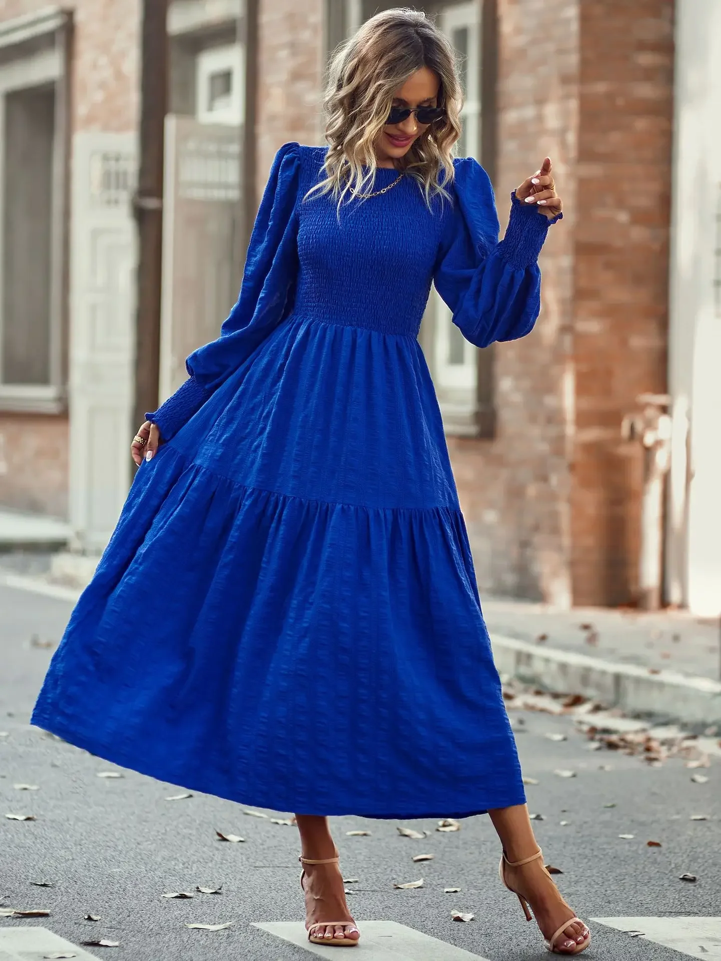 

Solid color long-sleeved dress temperament waist thin Slim long A-line dress versatile vacation commuter 2024 spring and summer