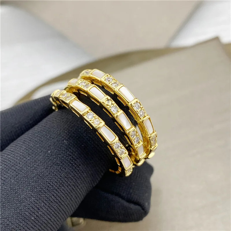 

Baojia Snake-Shaped White Shell Snake Bone Ring Female Rose Gold Diamond-Embedded Light Luxury Design Index Finger Ring Rings Sp