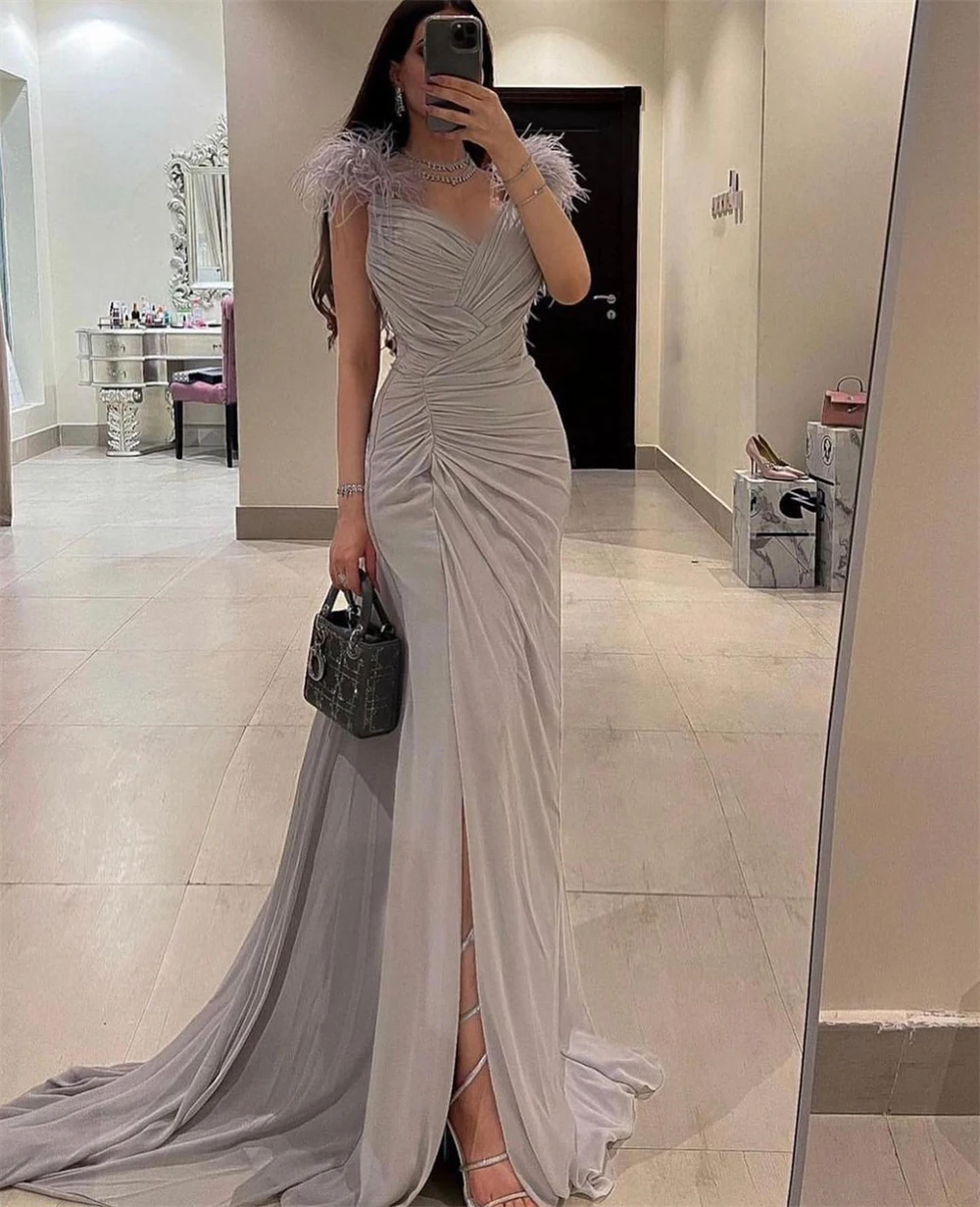 

Ball Elegant V-neck Sheath Party Celebrity Feathers Draped Fold Satin Prom Dresses Vestidos De Noche Elegantes Para Mujer 2023