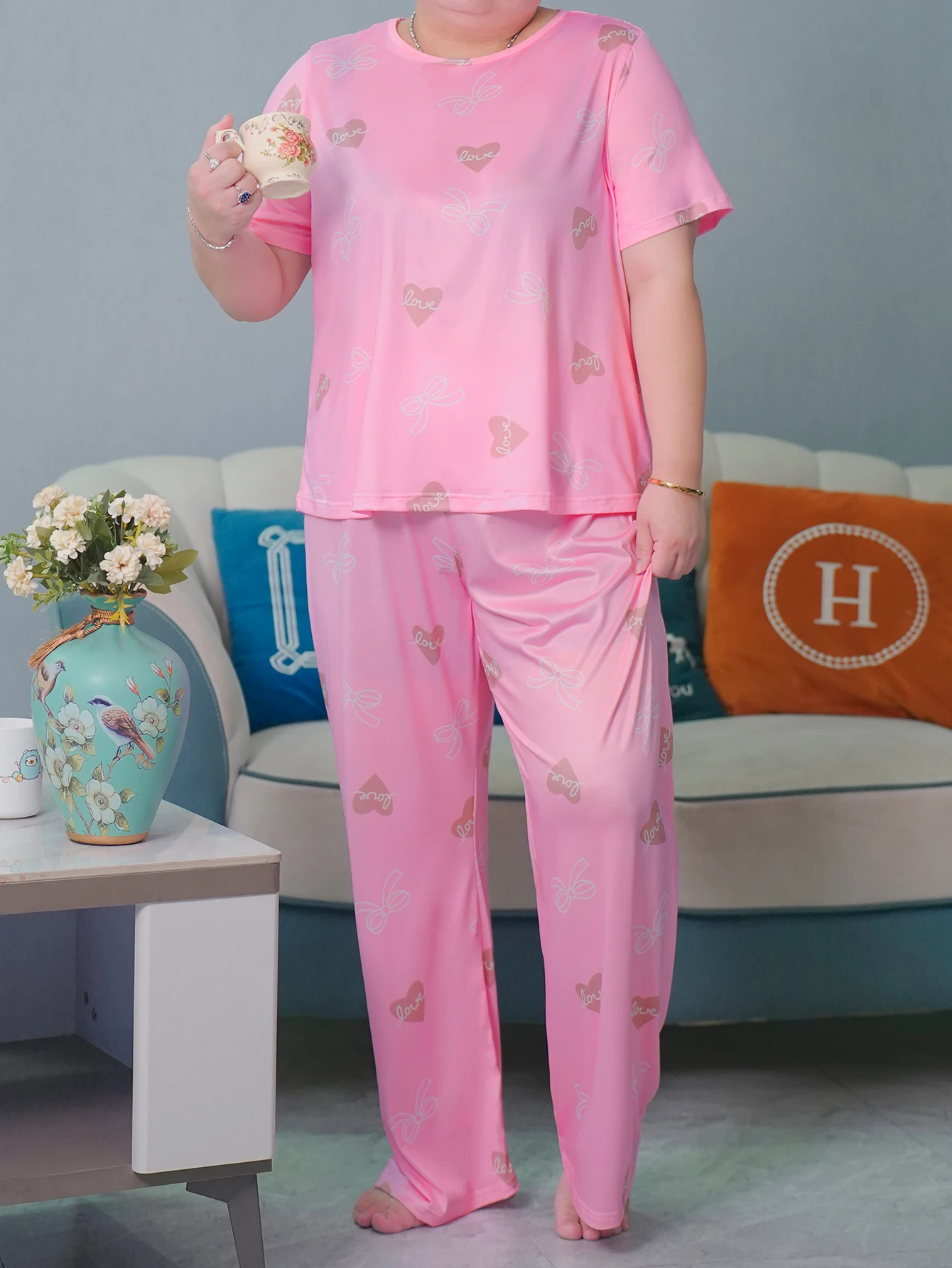 Plus size pajama set with short sleeves and long pants, girl style home clothing can be worn externally with milk silk material