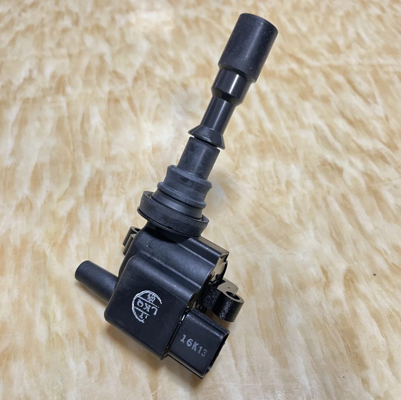 

Оригинальные детали 27300-39050 Катушка зажигания для HYUNDAI CENTENNIAL EQUUS greatxg KIA CARNIVAL SEDONA SORENTO 2730039050